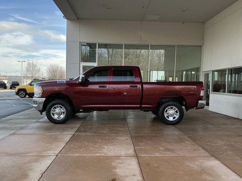 Used 2024 RAM 2500 Tradesman w/ Chrome Appearance Group image 19