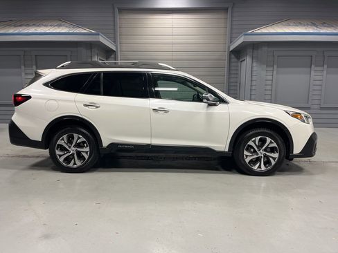 Used 2020 Subaru Outback Touring AWD/4WD image 11