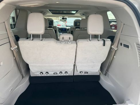 Used 2017 Chrysler Pacifica Limited image 36