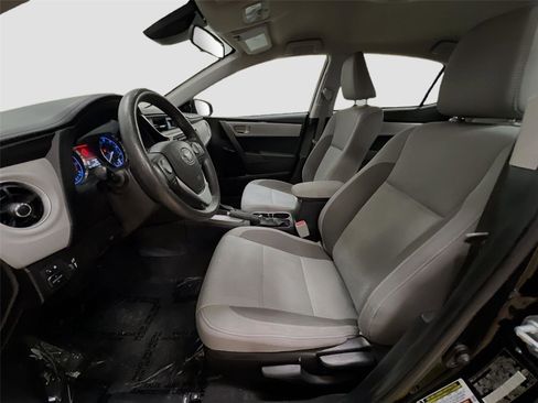 Used 2017 Toyota Corolla LE image 19