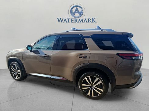 Certified 2025 Nissan Pathfinder Platinum w/ Cargo Package AWD/4WD image 3