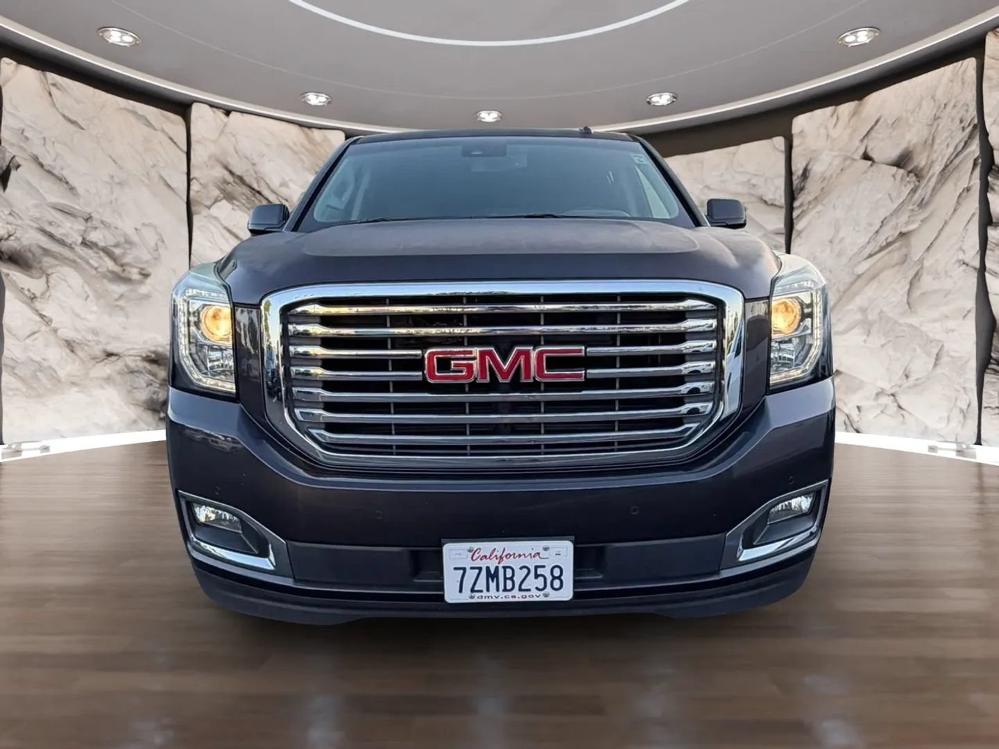 Used 2017 GMC Yukon XL SLT w/ Open Road Package AWD/4WD image 2
