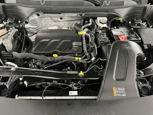 Used 2025 Chevrolet Trax RS w/ Sunroof Package FWD image 31
