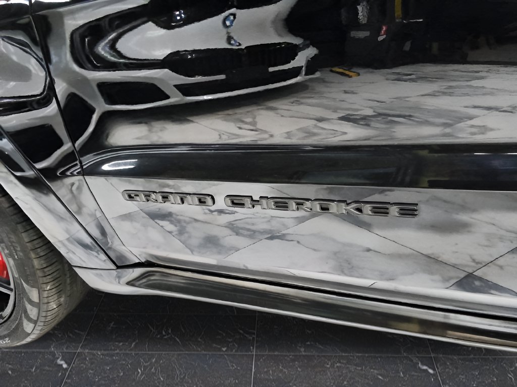 Used 2019 Jeep Grand Cherokee SRT AWD/4WD image 39