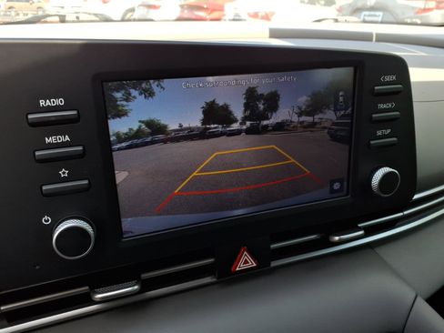 Certified 2022 Hyundai Elantra SEL FWD image 19