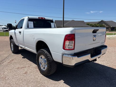 Used 2024 RAM 2500 Tradesman w/ Chrome Appearance Group AWD/4WD image 3