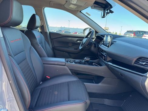 Used 2025 Nissan Rogue SV w/ Rock Creek Premium Package image 17