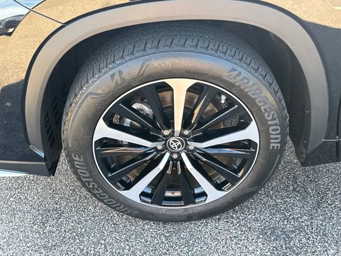 Used 2022 Toyota Highlander XSE AWD/4WD image 44