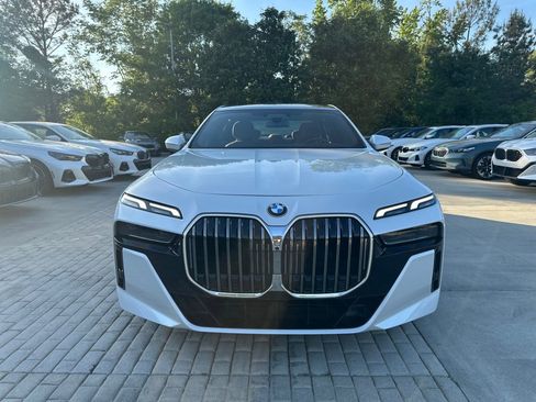 Certified 2025 BMW 740i image 3