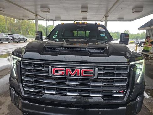 Used 2024 GMC Sierra 2500 AT4 w/ AT4 Premium Plus Package AWD/4WD image 3