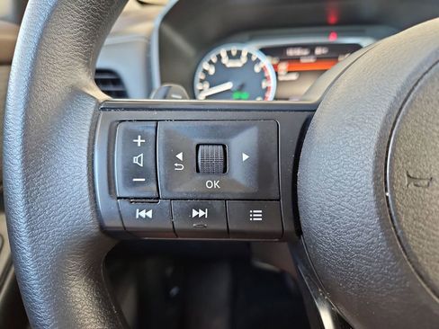 Used 2023 Nissan Rogue S image 11