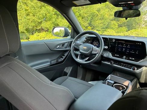 Used 2025 Chevrolet Equinox LT FWD image 32