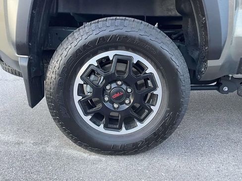 Used 2025 Toyota Tacoma TRD Off-Road image 5