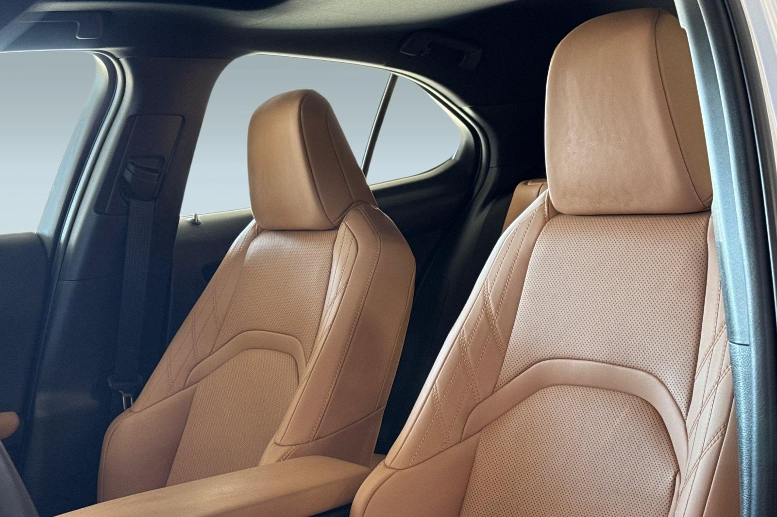 Certified 2025 Lexus UX 300h AWD w/ Accessory Package (Z2) image 28