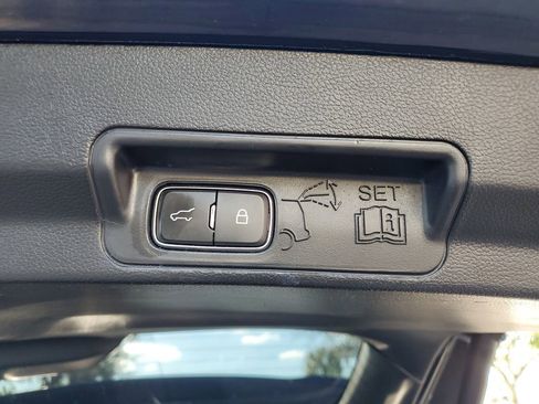 Used 2022 Ford Explorer Limited w/ Equipment Group 301A image 9