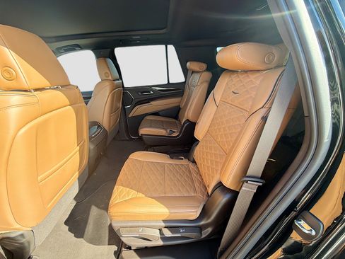 Used 2023 Cadillac Escalade Premium Luxury image 23