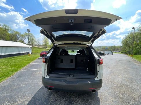 Used 2019 Chevrolet Traverse LT w/ LPO, Floor Liner Package AWD/4WD image 17