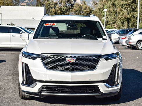 Used 2022 Cadillac XT6 Premium Luxury image 2