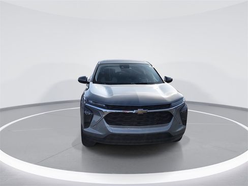 Used 2024 Chevrolet Trax LS w/ LS Convenience Package image 3