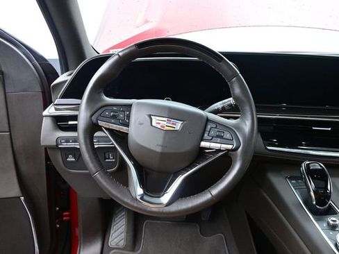 Used 2024 Cadillac Escalade Premium Luxury AWD/4WD image 28