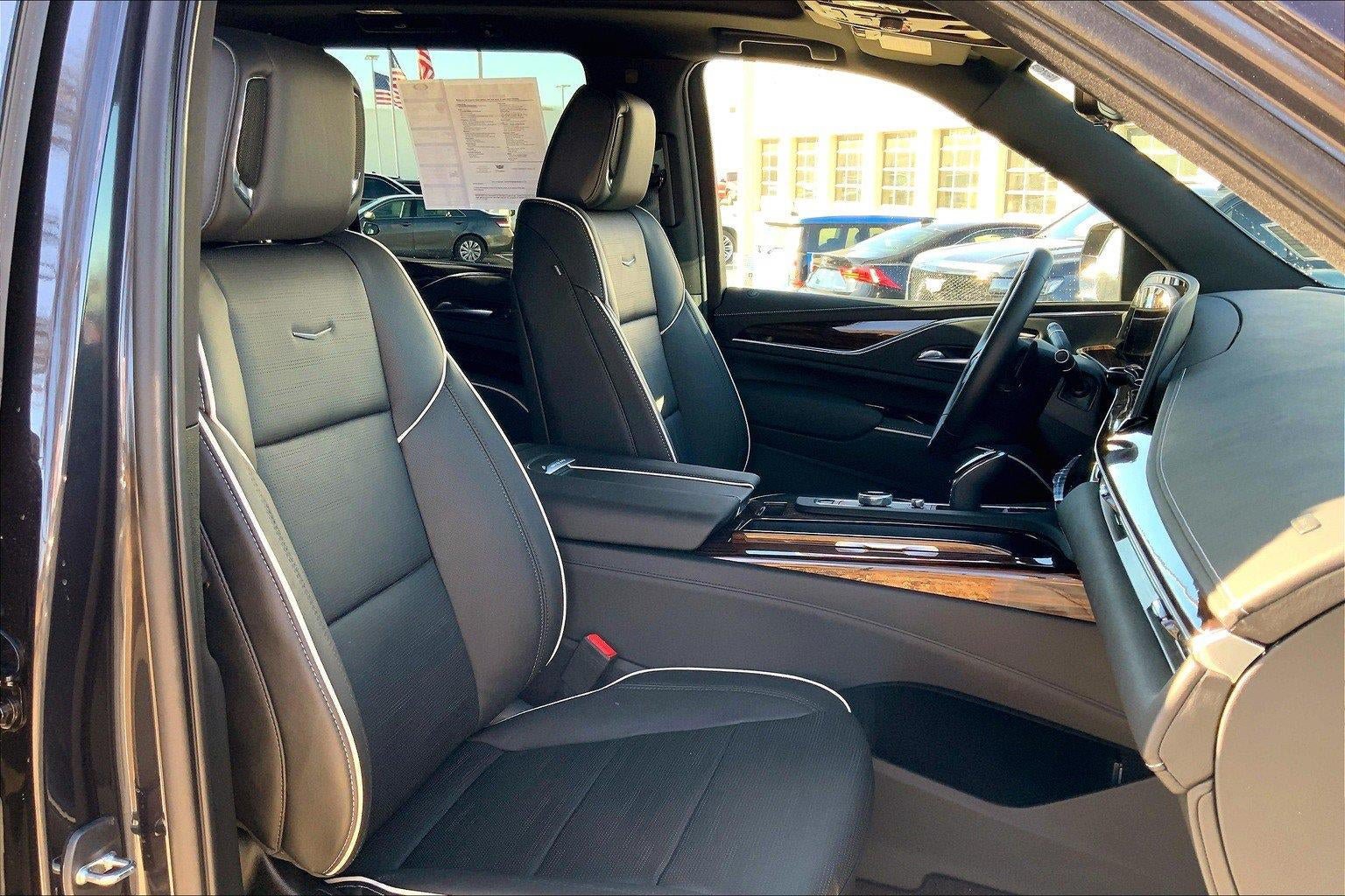 Used 2022 Cadillac Escalade Premium Luxury AWD/4WD image 6