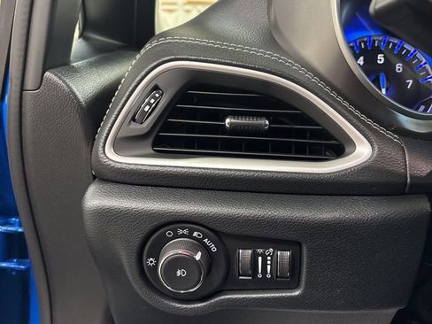 New 2026 Chrysler Pacifica Select image 9