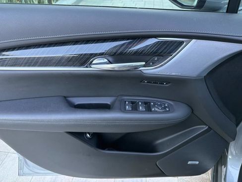 Used 2024 Cadillac XT6 Premium Luxury w/ Technology Package FWD image 9