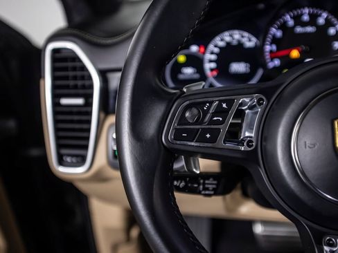 Used 2021 Porsche Cayenne Turbo AWD/4WD image 37