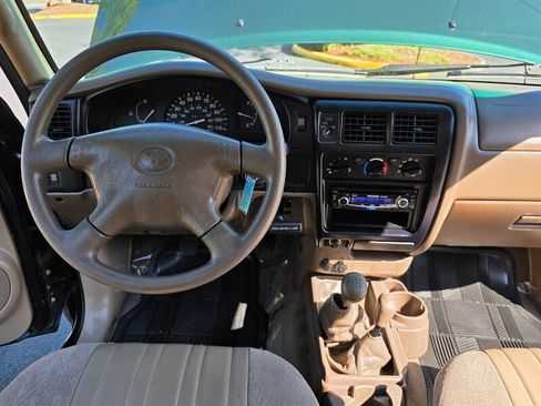Used 2002 Toyota Tacoma 4x4 Regular Cab w/ Enhancement Pkg image 31