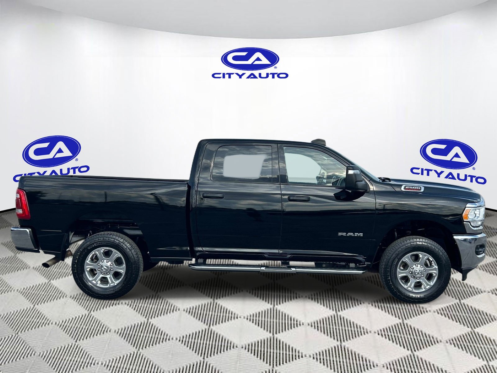 Used 2024 RAM 2500 Big Horn w/ Safety Group AWD/4WD image 2