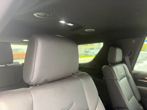 Used 2024 Cadillac Escalade Luxury AWD/4WD image 13