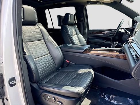 Used 2021 Cadillac Escalade ESV Sport Platinum AWD/4WD image 36