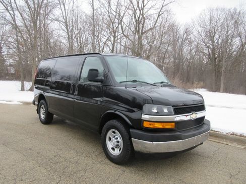 Used 2018 Chevrolet Express 2500 w/ Driver Convenience Package image 18