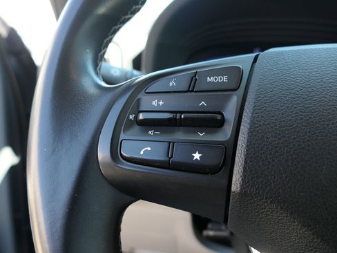 Used 2023 Hyundai Venue SEL FWD image 19