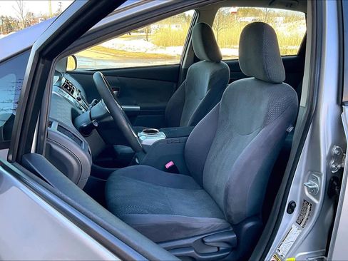 Used 2012 Toyota Prius V Two image 8