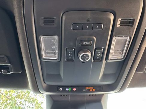 Used 2023 Cadillac Escalade Luxury RWD image 22
