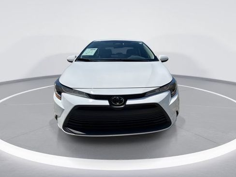 Used 2025 Toyota Corolla LE FWD image 11