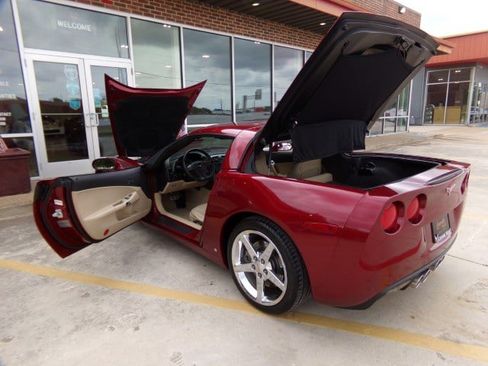 Used 2007 Chevrolet Corvette Coupe w/ Preferred Equipment Group RWD image 15