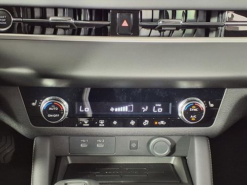 New 2025 Mitsubishi Outlander SE image 17