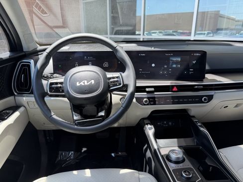 Used 2025 Kia Sorento EX AWD/4WD image 16