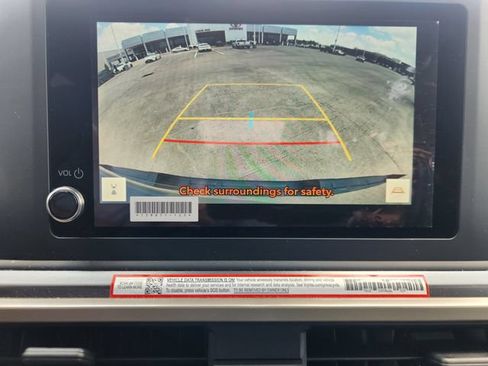 Certified 2025 Toyota Tacoma SR5 AWD/4WD image 18