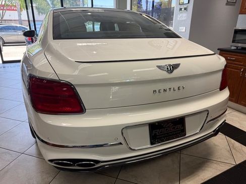 Used 2022 Bentley Flying Spur V8 AWD/4WD image 19