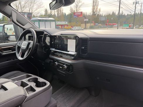 Used 2024 GMC Sierra 2500 SLE w/ SLE Value Package; image 18