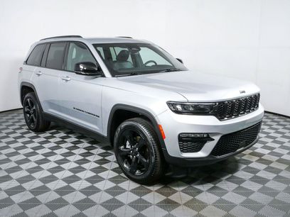 Used 2025 Jeep Grand Cherokee Limited w/ Black Appearance Package