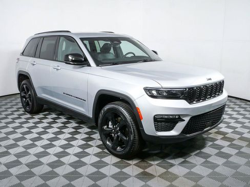 Used 2025 Jeep Grand Cherokee Limited w/ Black Appearance Package RWD image 1