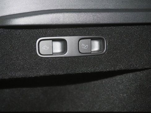 Used 2023 Tesla Model Y Performance image 42