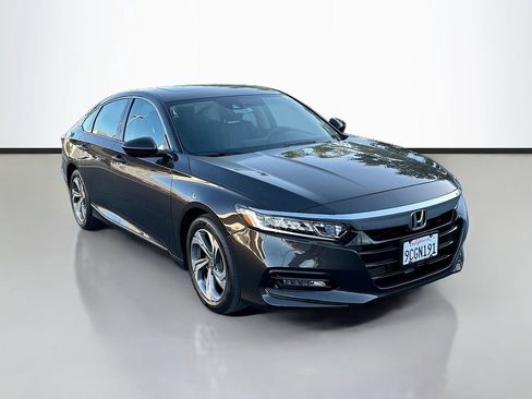 Used 2018 Honda Accord EX image 3