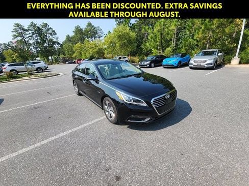 Used 2017 Hyundai Sonata Limited w/ Ultimate Package 02 FWD image 3