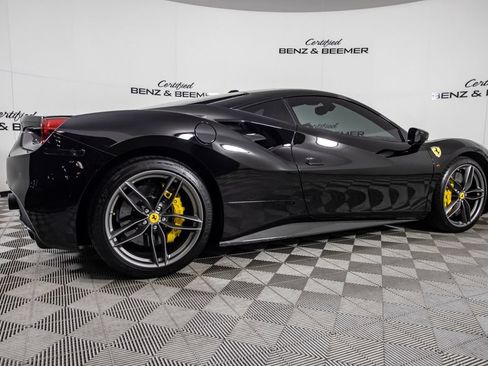 Used 2017 Ferrari 488 GTB RWD image 4