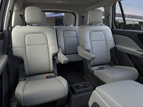 New 2026 Lincoln Aviator 2WD image 12